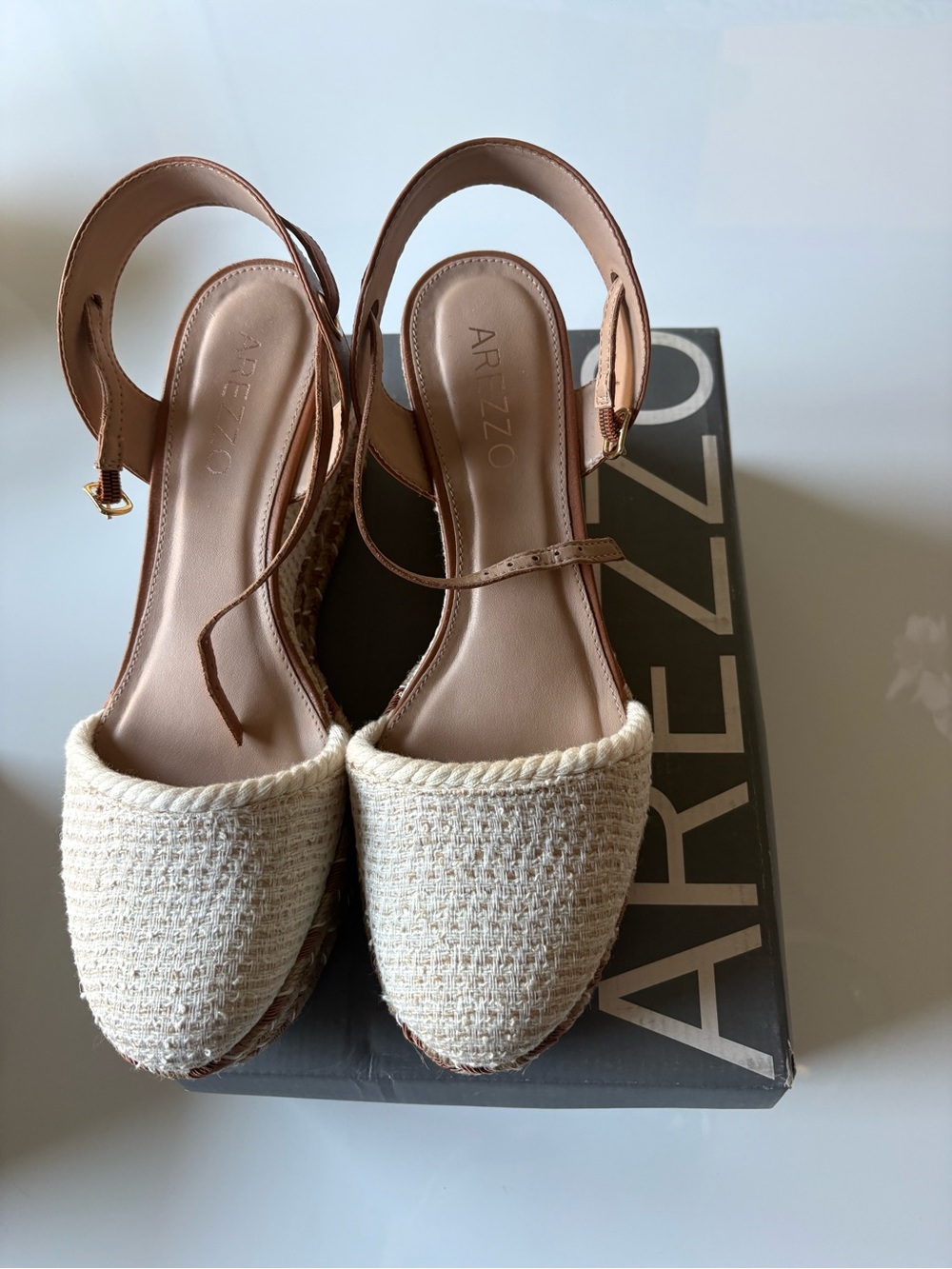 Arezzo Portugal Brand New Women's Leather and Cream Espadrille size 9/ 40 Eur.